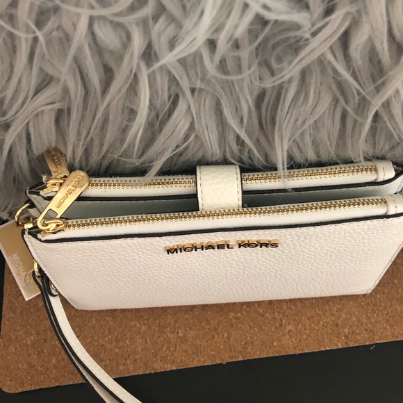 SOLD New Michael Kors Phone Wallet Clutch - Picture 4 of 5